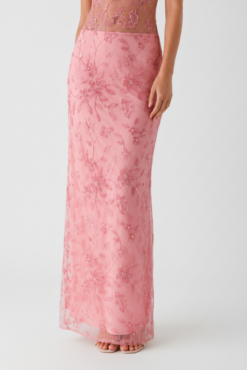 VALERIQUE | Robe Longue Brodée Transparente pour Femme – Bretelles Fines et Coupe Ajustée