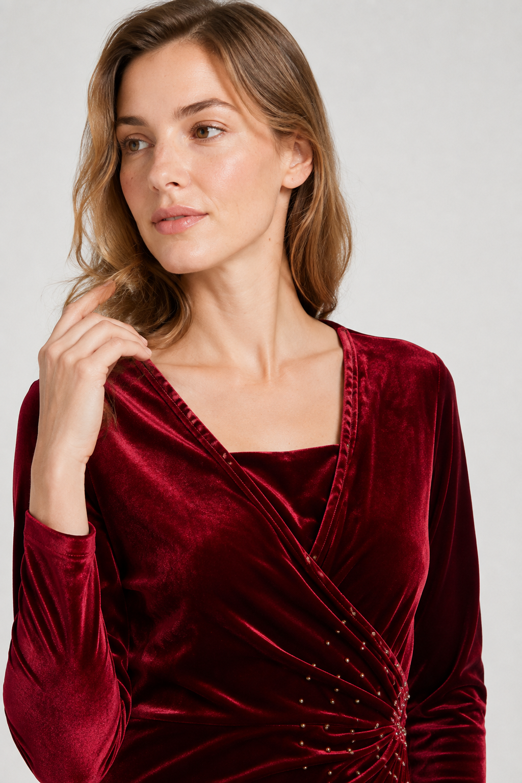 VALERIQUE | Robe Portefeuille Drapée en Velours pour Femme – Élégance Lumineuse
