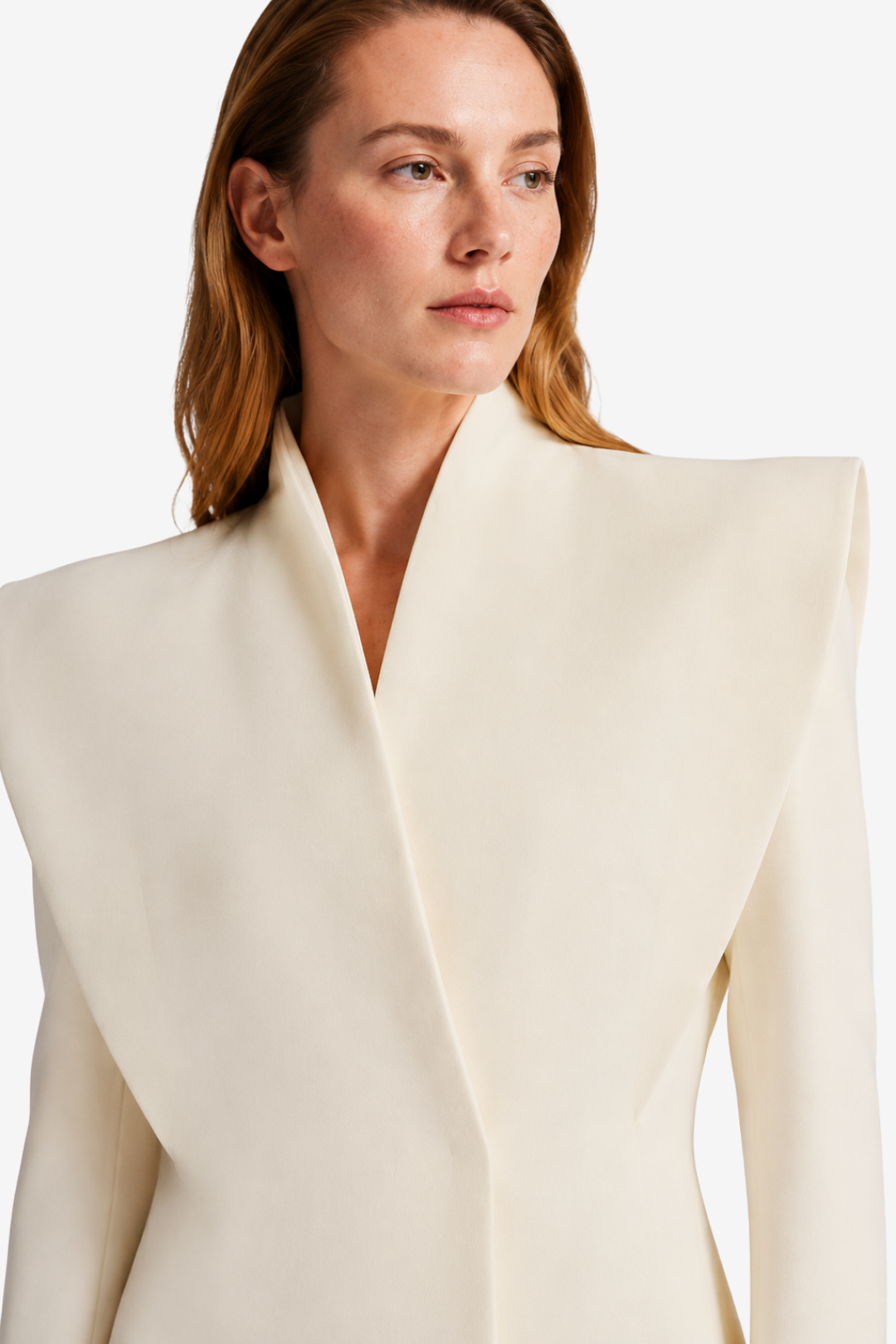 VALERIQUE | Blazer pour femme à épaules structurées – Coupe cintrée avec larges revers croisés