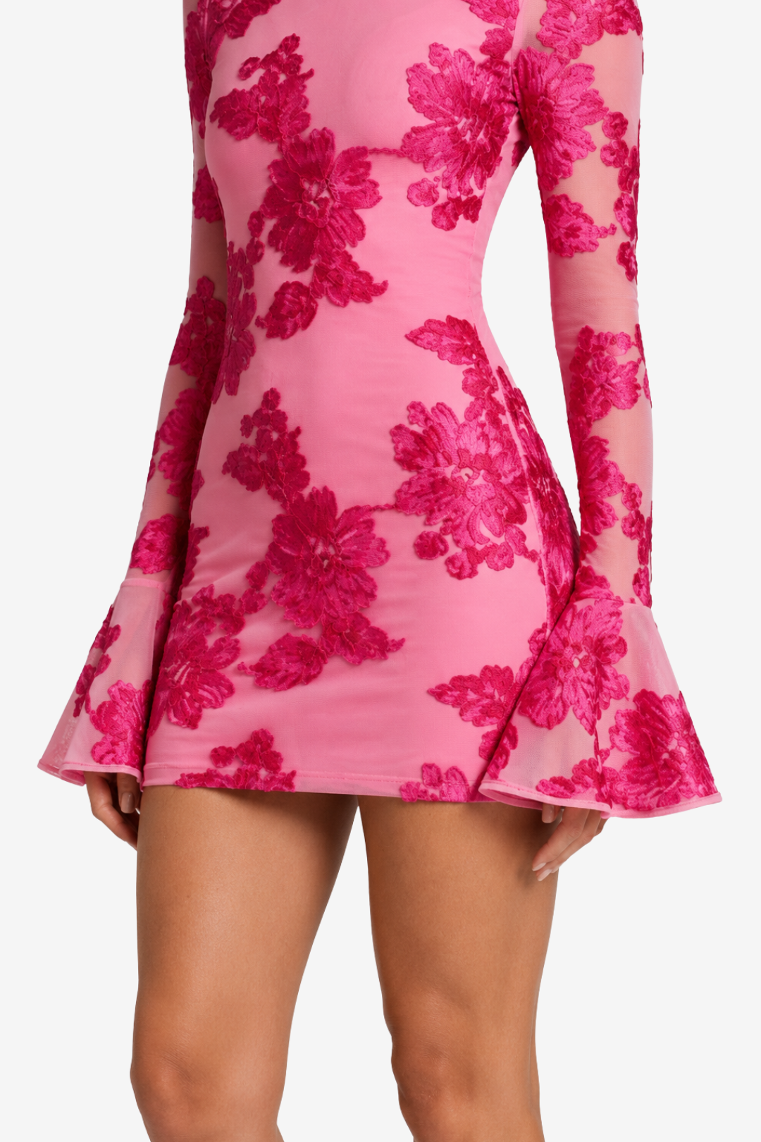 VALERIQUE | Robe Courte Ajustée en Dentelle pour Femme – Manches Évasées