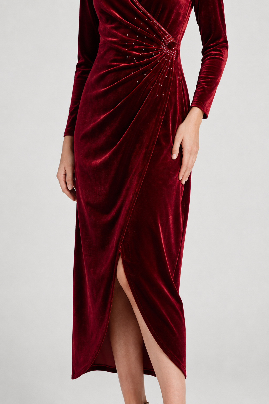 VALERIQUE | Robe Portefeuille Drapée en Velours pour Femme – Élégance Lumineuse