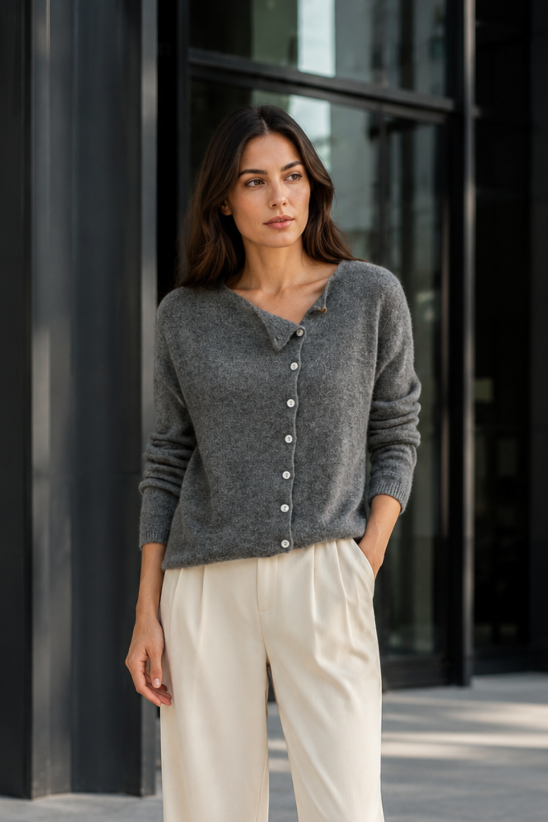 VALERIQUE | Cardigan Boutonné pour Femme – Encolure Asymétrique Maille Décontractée