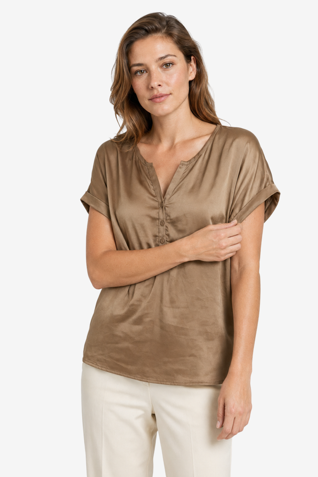 VALERIQUE | Femme blouse satinée à manches courtes avec col ouvert et patte boutonnée pour usage quotidien