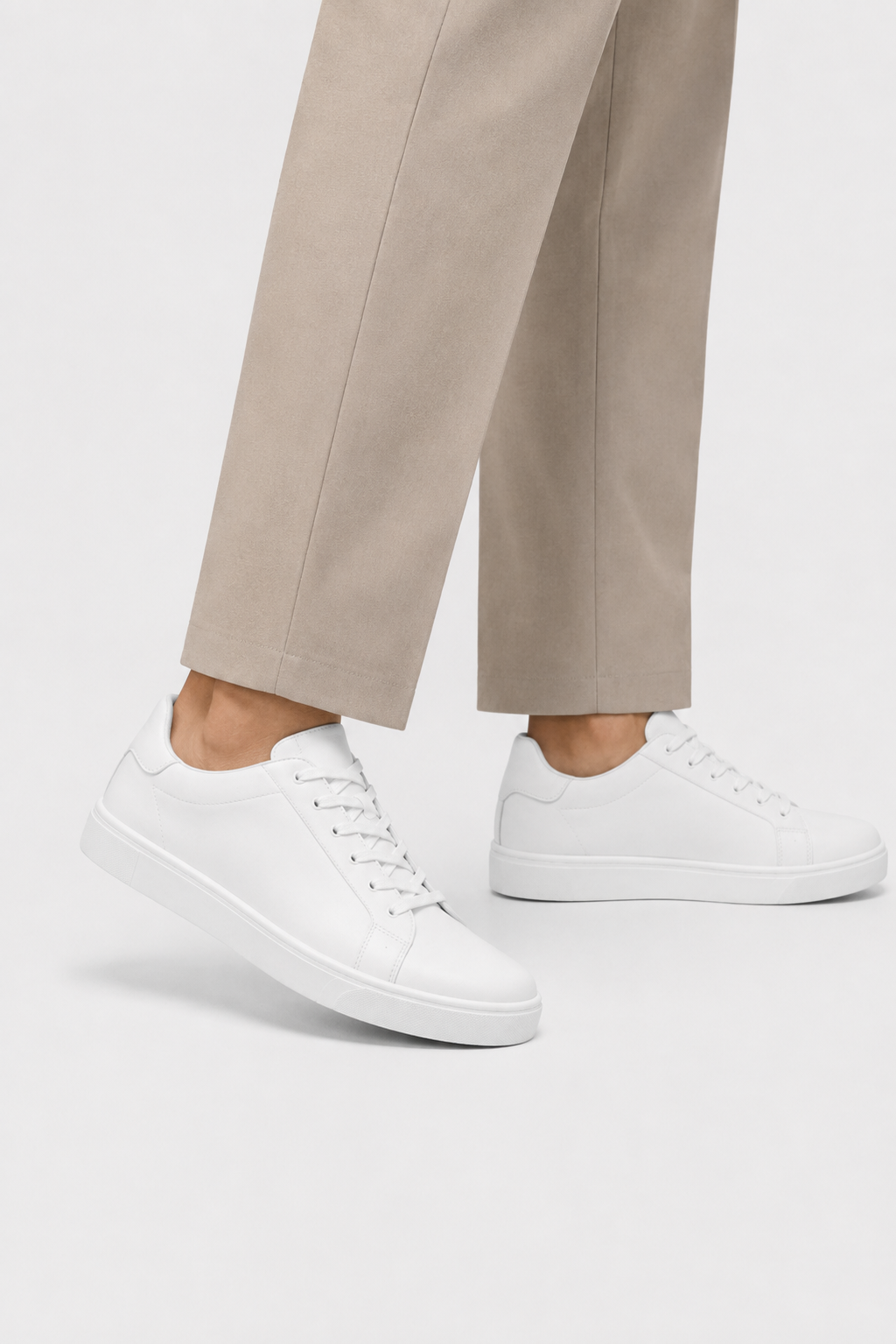 VALERIQUE | Baskets Basses Blanches à Lacets avec Détail Vert – Style Minimaliste