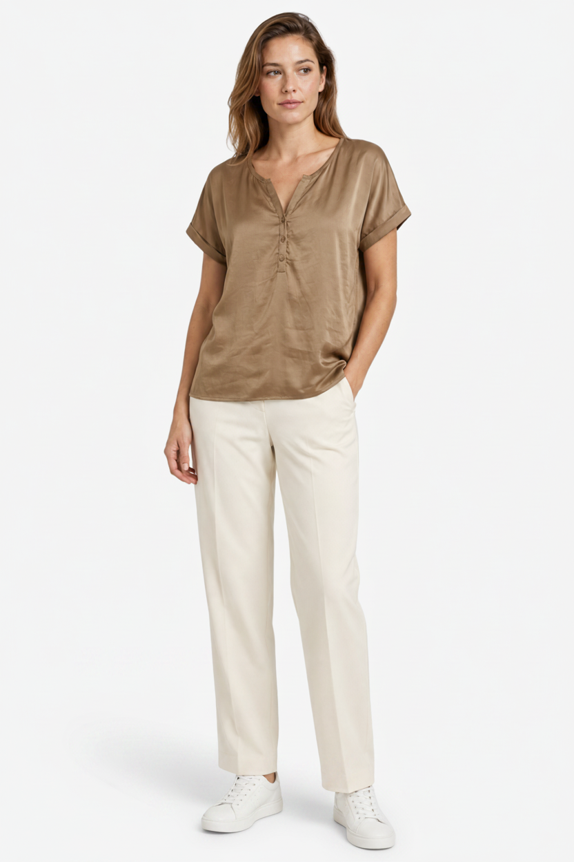 VALERIQUE | Femme blouse satinée à manches courtes avec col ouvert et patte boutonnée pour usage quotidien