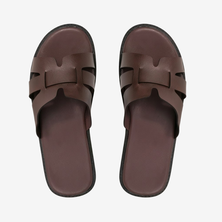 VALERIQUE | Sandales plates marron à enfiler en similicuir
