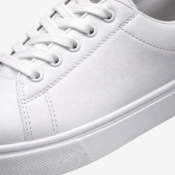VALERIQUE | Baskets Basses Blanches à Lacets avec Détail Vert – Style Minimaliste