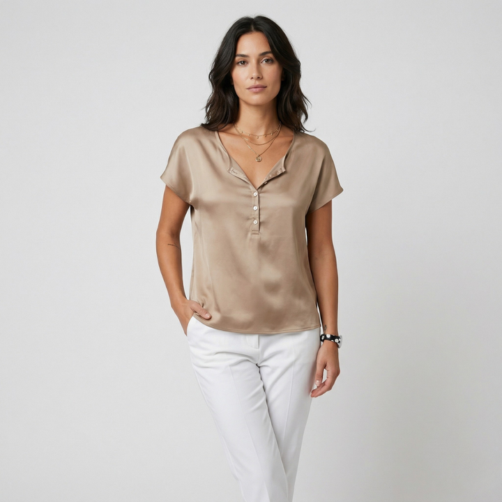 VALERIQUE | Femme blouse satinée à manches courtes avec col ouvert et patte boutonnée pour usage quotidien